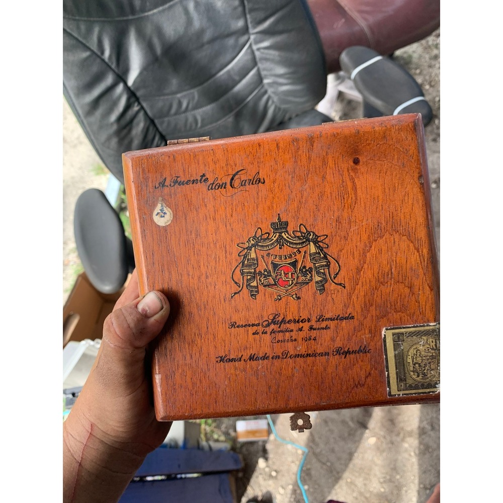 Arturo Fuente Don Carlos Reserva Superior Limitada Wooden Cigar Box Cosecha 1984